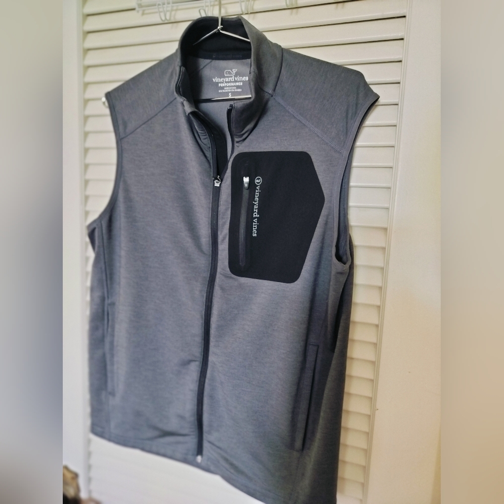 Vineyard Vines Men's Charcoal Vest with Black Details Size Small